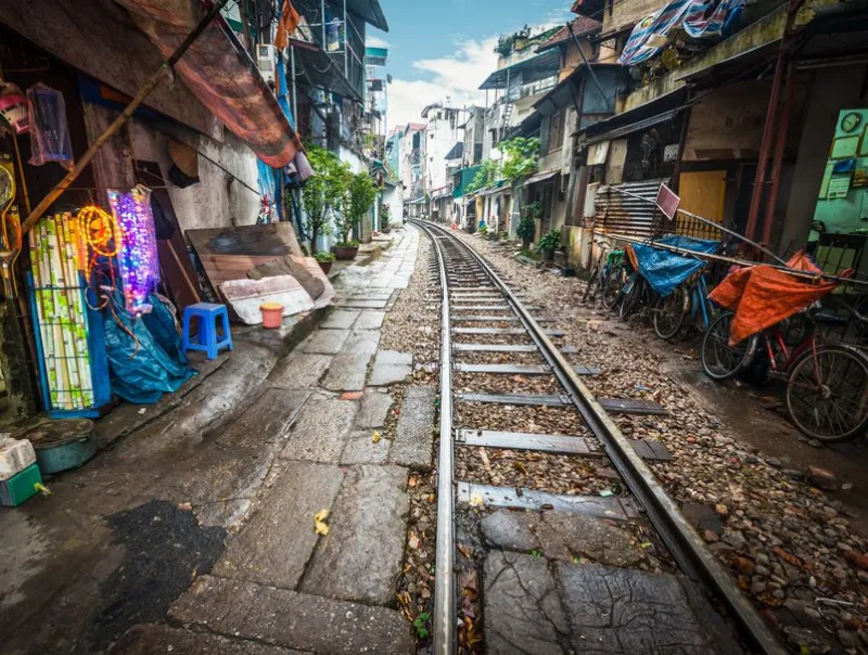 62465555-train-street
