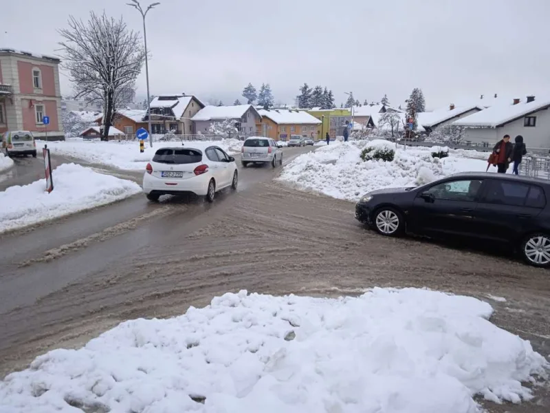 snijeg na cesti