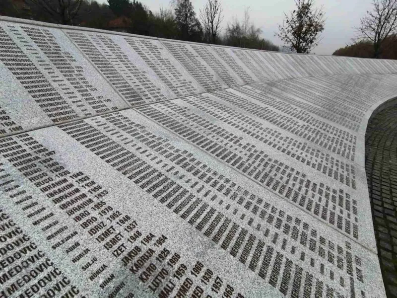 memorijalni centar ploca sa imenima