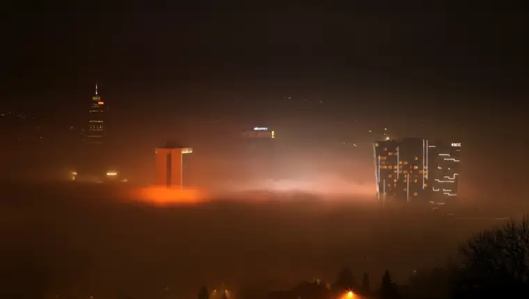 AA-20230107-29936038-29936036-SARAJEVO_VECERAS_PREKRIVENO_GUSTIM_SMOGOM