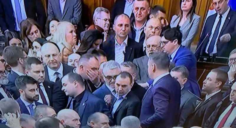 haos u skupstini srbije