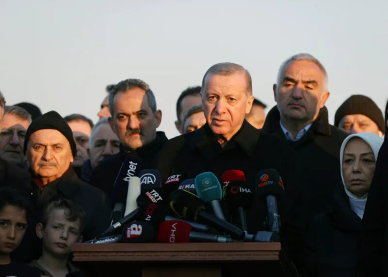 Erdogan posjetio šatorsko naselje u Malatyi i razgovarao s građanima