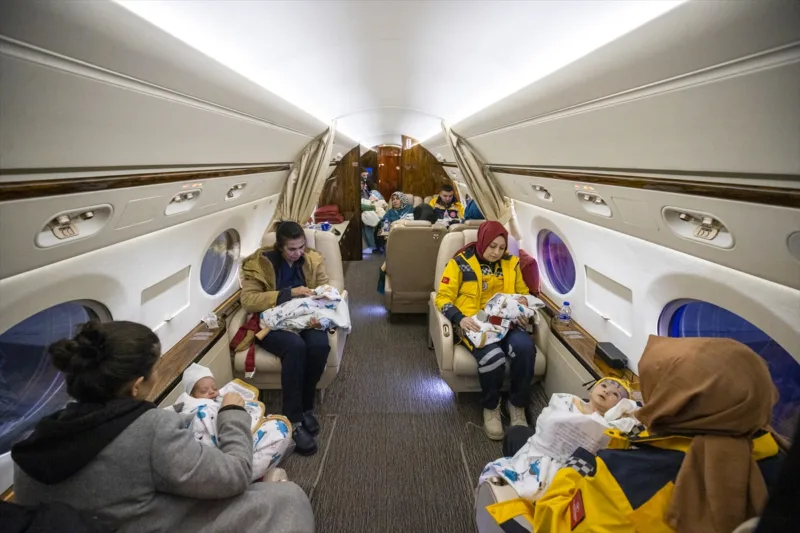 AA-20230208-30226591-30226566-OSTALE_BEZ_RODITELJA_PREZIVJELE_BEBE_PREVEZENE_U_ANKARU_PREDSJEDNICKIM_AVIONOM