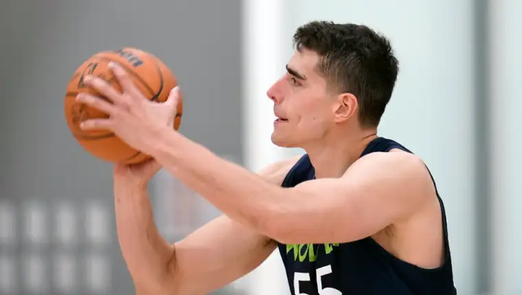 luka garza 4