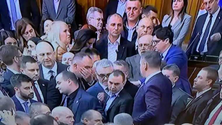 haos u skupstini srbije