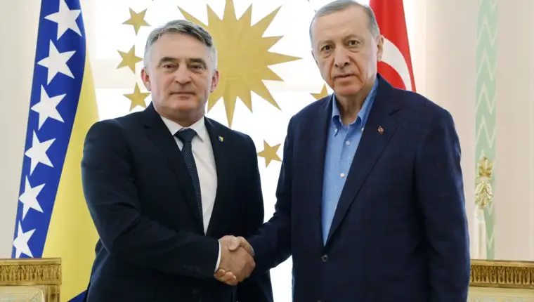 AA-20230217-30335661-30335659-TURKIYE_ERDOGAN_UGOSTIO_KOMSICA_U_ISTANBULU