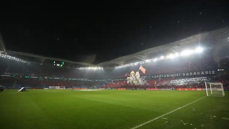 AA-20230216-30331052-30331044-KONFERENCIJSKA_LIGA_TRABZONSPOR_SAVLADAO_BASEL_NAVIJACI_PRIPREMILI_FANTASTICNU_KOREOGRAFIJU
