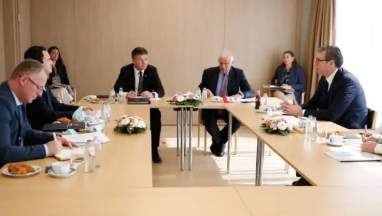 vucic kurit 4