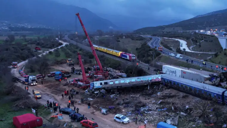 Trains collide near Larissa
