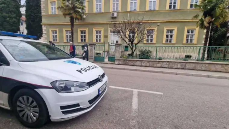 škola bomba 1