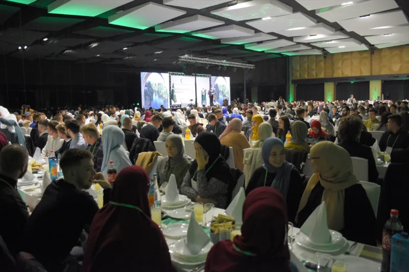AA-20230408-30801178-30801173-SARAJEVO_VISE_OD_1000_MLADIH_NA_IFTARU_S_REISULULEMOM_IZ_U_BIH