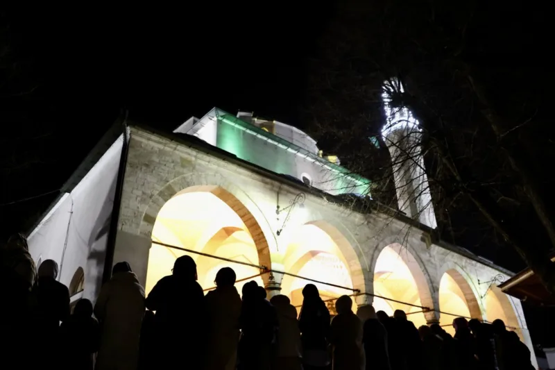 dzamija klanjanje noc