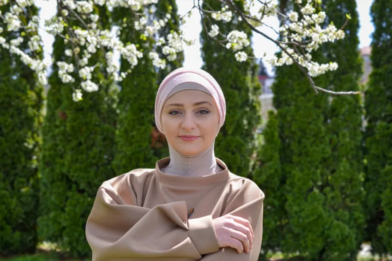AA-20230421-30917291-30917247-RUSKINJA_LJUDMILA_DOCEKUJE_OSMI_RAMAZANSKI_BAJRAM_KAO_MUSLIMANKA_U_BOSNI_I_HERCEGOVINI