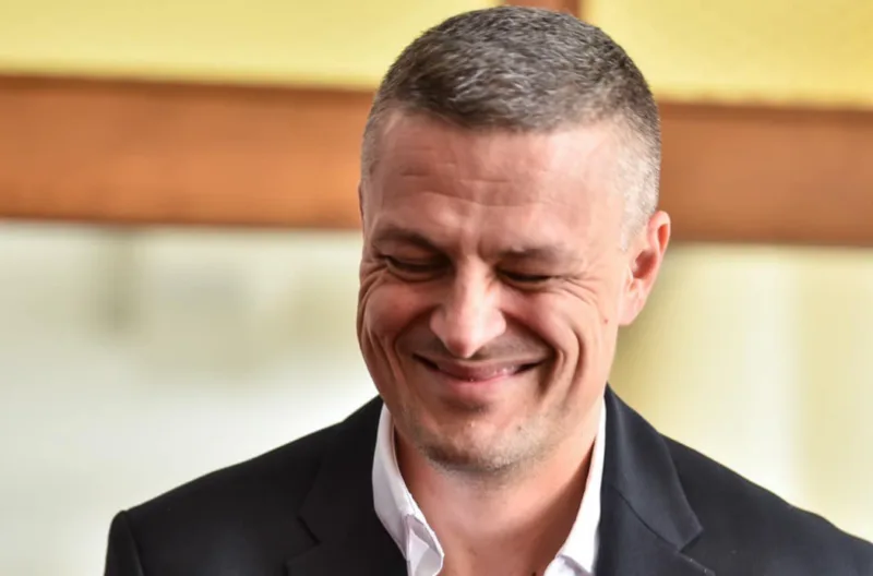 vojin mijatovic smije se