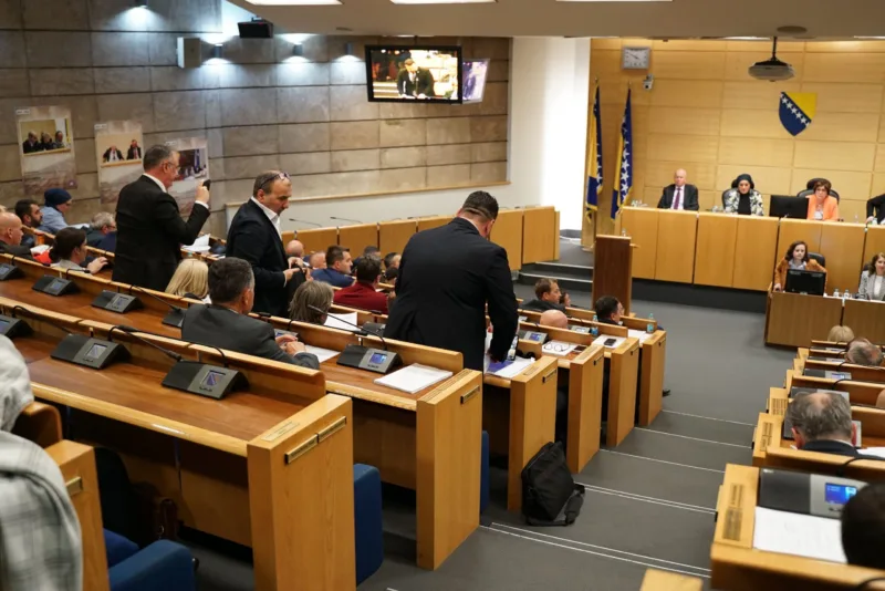 Zastupnici DF napuštaju sjednicu Predstavničkog doma PFBiH (5)