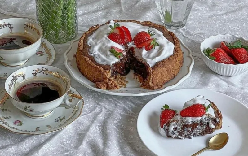 kolac jagode i cokolada