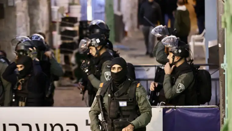AA-20230406-30777213-30777203-IZRAELSKE_SNAGE_PONOVO_UPALE_U_ALAKSU_NAPALE_PALESTINSKE_VJERNIKE_NAKON_MOLITVE