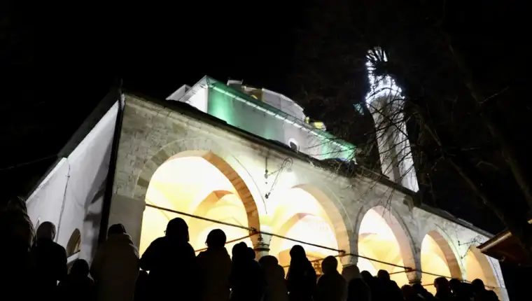 dzamija klanjanje noc