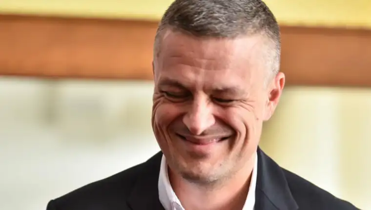 vojin mijatovic smije se