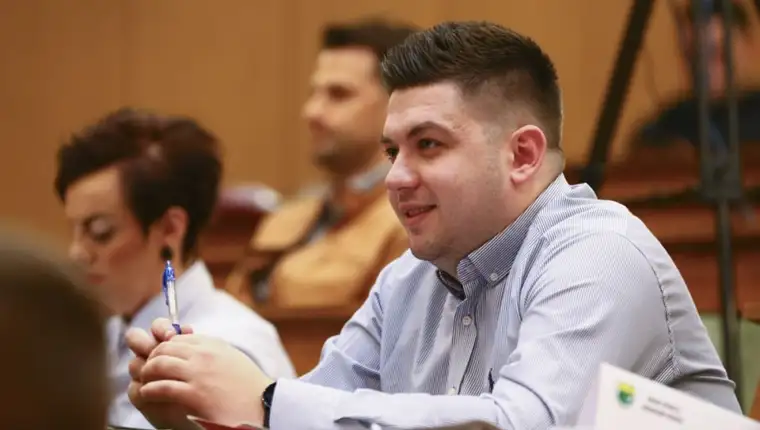 kenan uzunovic parlament