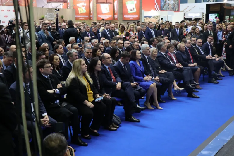 Otvoren sajam u Mostaru(Foto FENA/Mario Obrdalj)