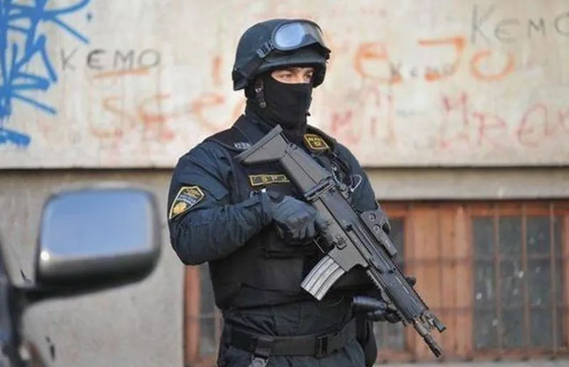 policija