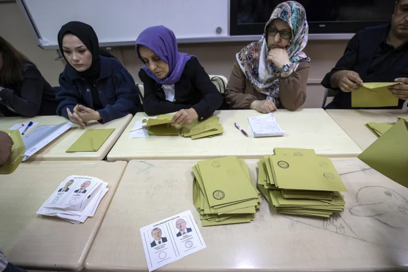 Voting ends in Turkiyeâs presidential runoff election
