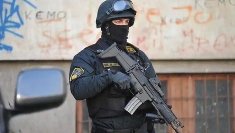 policija