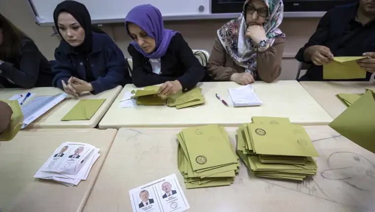 Voting ends in Turkiyeâs presidential runoff election