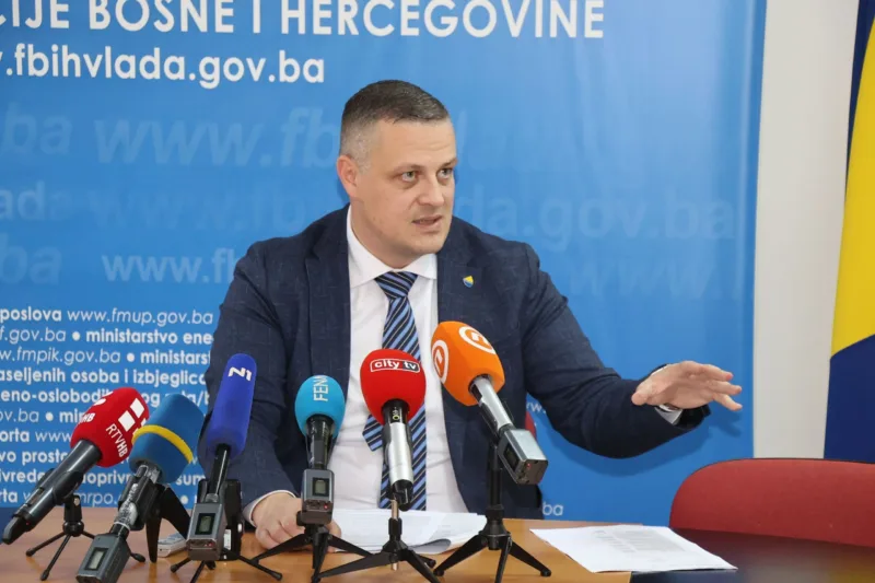 Mijatović: Vlada FBiH želi suzbiti odlazak radne snage iz BiH