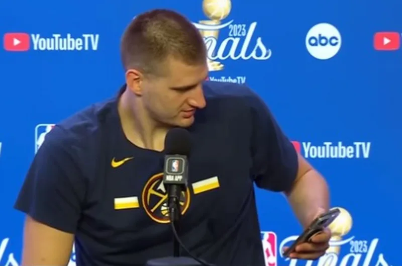 nikola_jokic_telefon