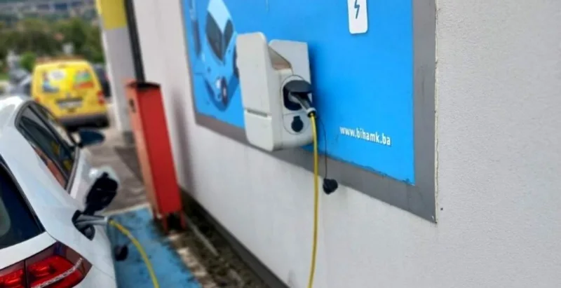 Električni automobil