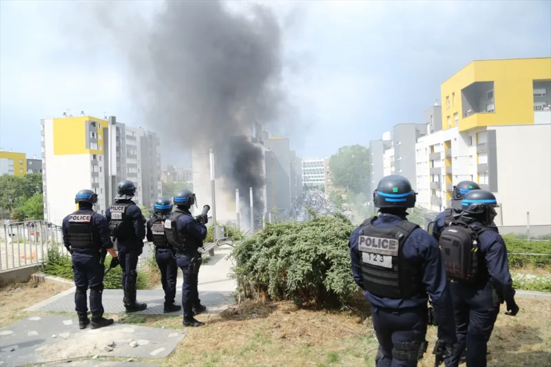 pariz-protesti-aa-17