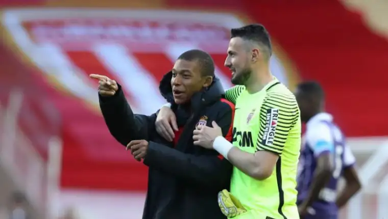 subasic-mbappe-810x447