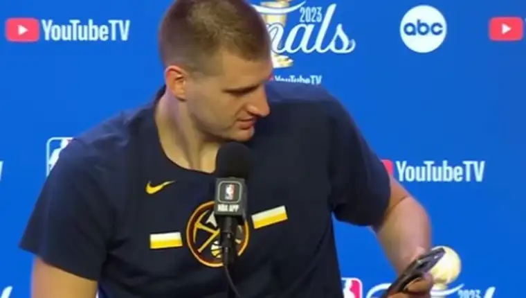 nikola_jokic_telefon