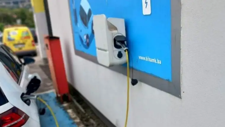 Električni automobil