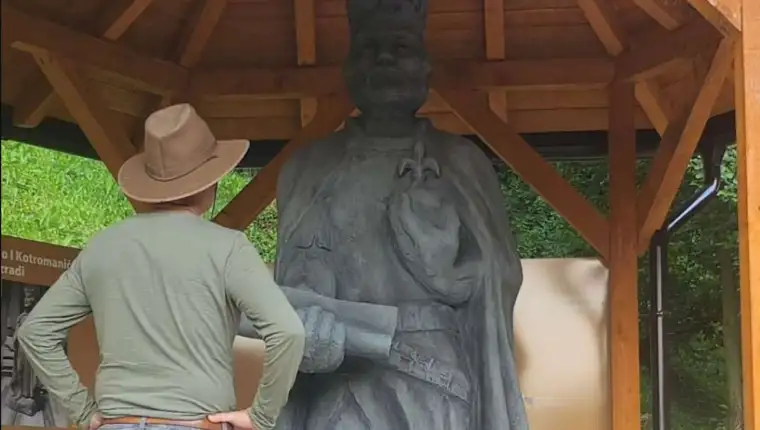 tvrtko statua