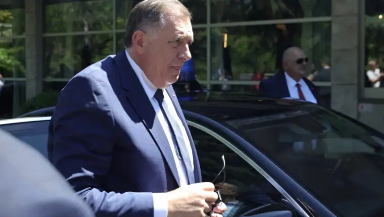 Milorad-Dodik-konjic-1