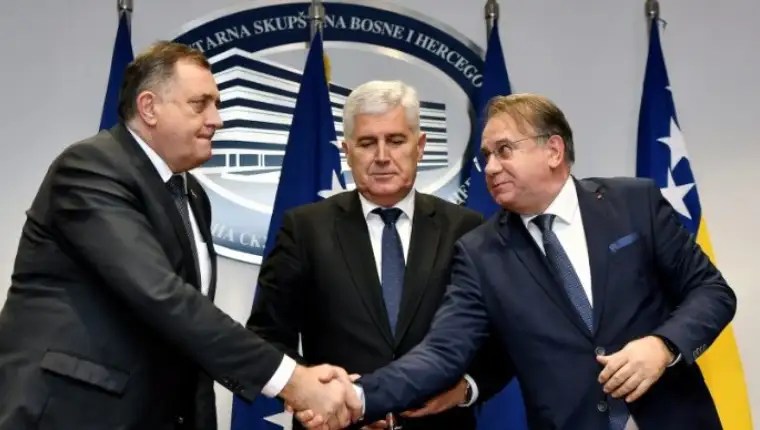 trojka i dodik