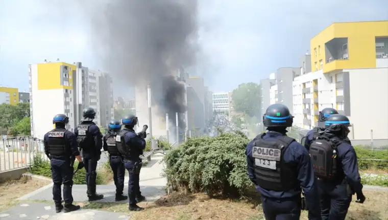 pariz-protesti-aa-17