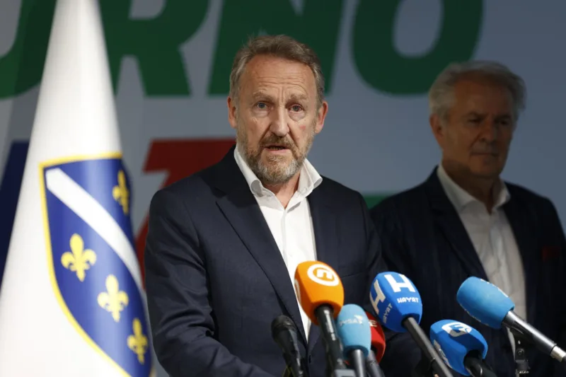 bakir izetbegovic fena press