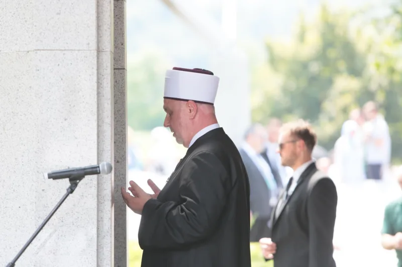 reis potocari dzenaza