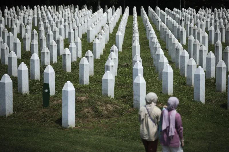 AA-20230711-31645438-31645434-U_GENOCIDU_U_SREBRENICI_UBIJENE_I_CIJELE_PORODICE_MAJKE_SE_VRACAJU_TAMO_GDJE_IMAJU_USPOMENE_NA_LJEPSE_DANE