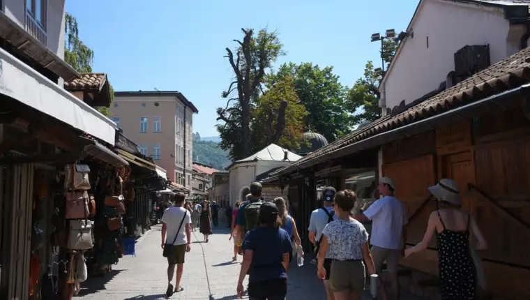 AA--UNATOC_VISOKIM_TEMPERATURAMA_SARAJEVO TURISTI (1)