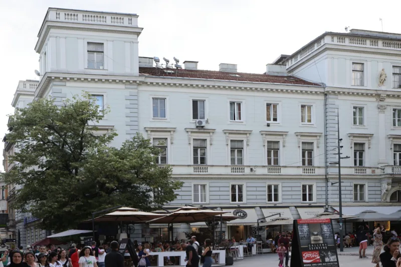 Vakufski objakat Gazi Husrev-begova palata, između trga Fra Grge Martića i ulicâ Ferhadija i Mula Mustafe Bašeskije u Sarajevu, nacionalizovan 1958. godine (2)