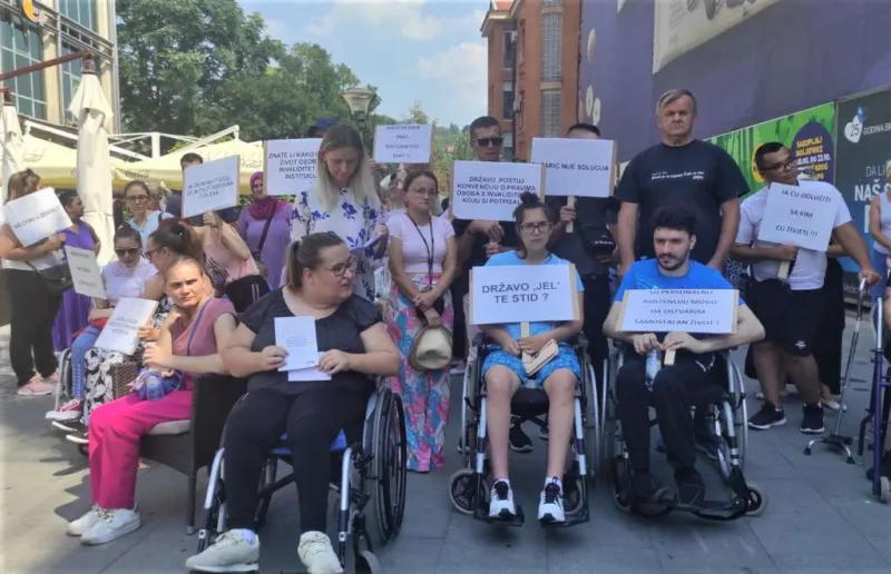 protesti tuzla osobe s invaliditetom