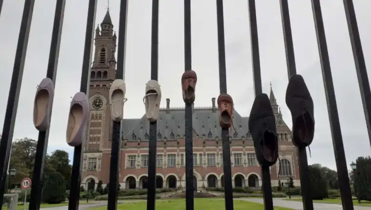 Nestali, Den Haag