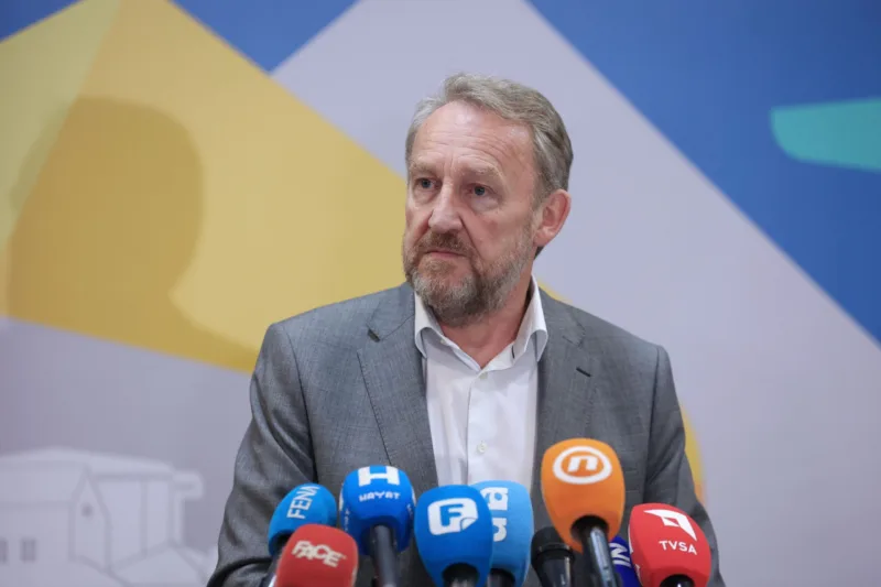 bakir izetbegovic fena