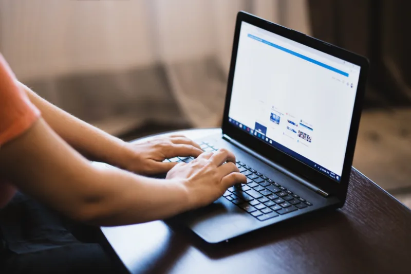 pretraga internet laptop