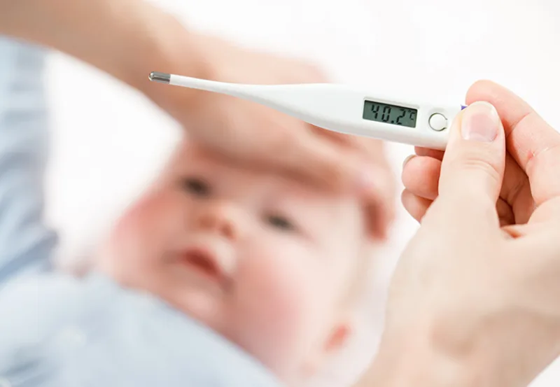 Close-up,Thermometer.,Mother,Measuring,Temperature,Of,Her,Ill,Kid.,Sick